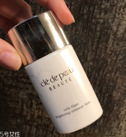 嬌蘭妝前乳和cpb隔離哪個(gè)好 兩款?yuàn)y前對比 嬌蘭妝前乳和cpb隔離哪個(gè)好 兩款?yuàn)y前對比