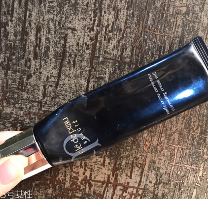 嬌蘭妝前乳和cpb隔離哪個(gè)好 兩款?yuàn)y前對比 嬌蘭妝前乳和cpb隔離哪個(gè)好 兩款?yuàn)y前對比