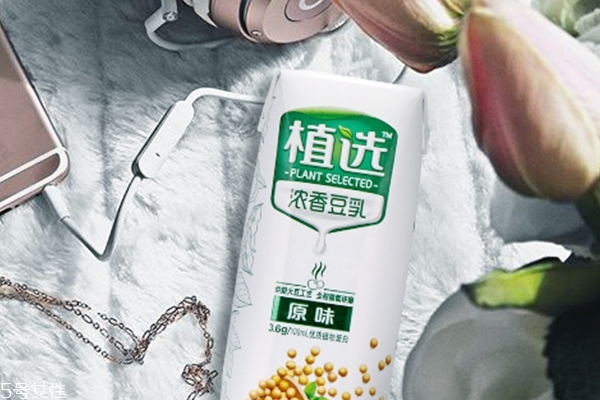 豆奶能和雞蛋一起吃嗎 它們不沖突 豆奶能和雞蛋一起吃嗎 它們不沖突