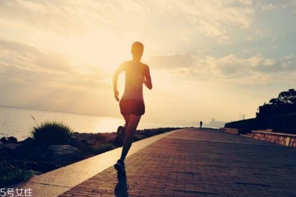 跑步胸口痛的常見原因有六 跑步胸口痛的常見原因有六