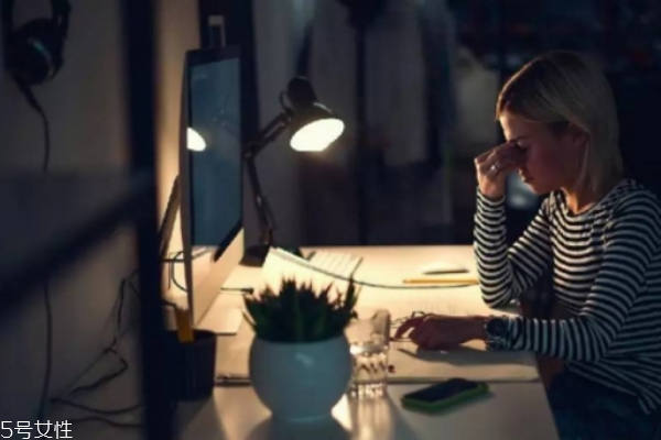 黑眼圈怎么遮瑕小竅門 底子不夠遮瑕來(lái)救