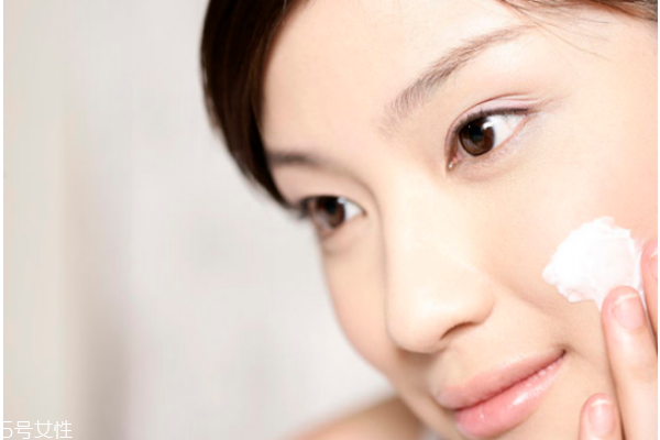 卸妝乳用卸妝棉卸妝嗎 卸妝乳用不用卸妝棉 卸妝乳用卸妝棉卸妝嗎 卸妝乳用不用卸妝棉
