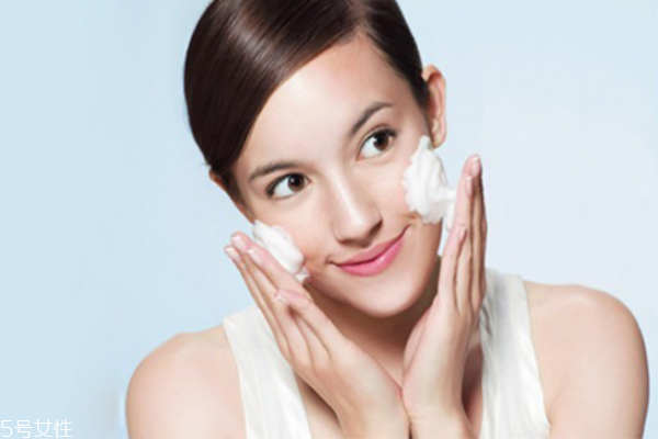 卸妝乳用卸妝棉卸妝嗎 卸妝乳用不用卸妝棉 卸妝乳用卸妝棉卸妝嗎 卸妝乳用不用卸妝棉
