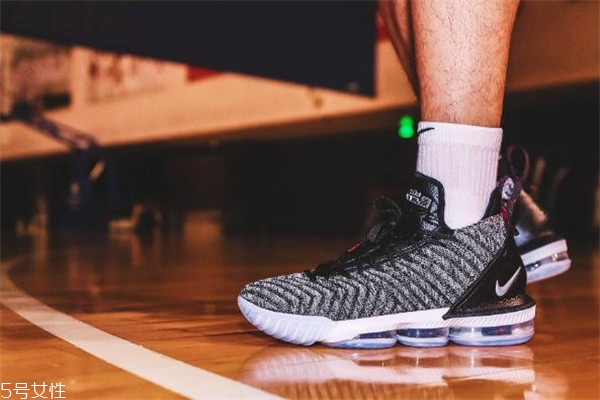 nike lebron 16詹姆斯16實(shí)戰(zhàn)測評 很有看點(diǎn)