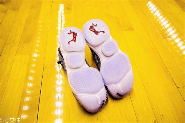 nike lebron 16詹姆斯16實(shí)戰(zhàn)測評 很有看點(diǎn)