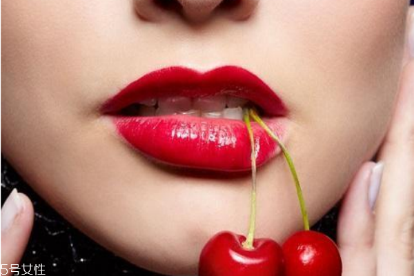 唇膏唇彩唇釉哪個好用 不能跟風瞎選