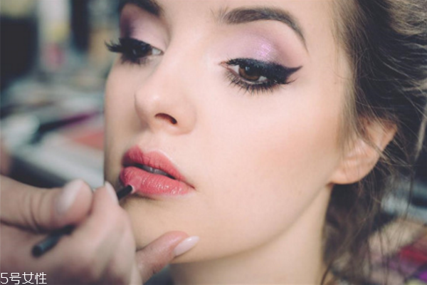 紅血絲用什么卸妝乳好 適合紅血絲的卸妝乳 紅血絲用什么卸妝乳好 適合紅血絲的卸妝乳