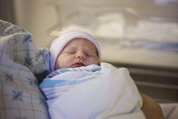 秋季寶寶長痱子怎么辦 爸媽注意日常護理