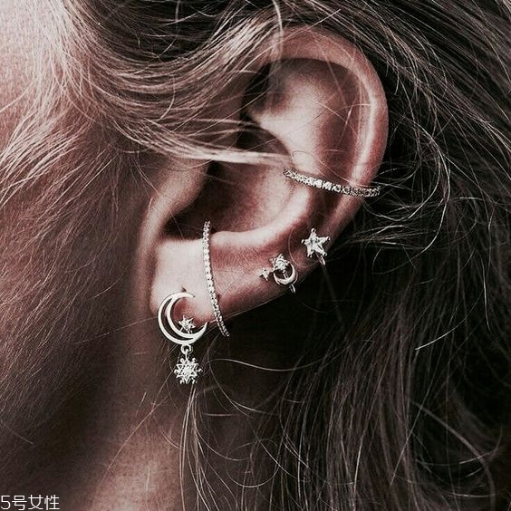 耳環(huán)怎么搭配好看 現(xiàn)代版一耳三鉗戴法示范給你看 耳環(huán)怎么搭配好看 現(xiàn)代版一耳三鉗戴法示范給你看