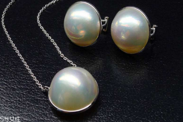 如何分辨真假馬貝珍珠 從這幾點(diǎn)著手 如何分辨真假馬貝珍珠 從這幾點(diǎn)著手