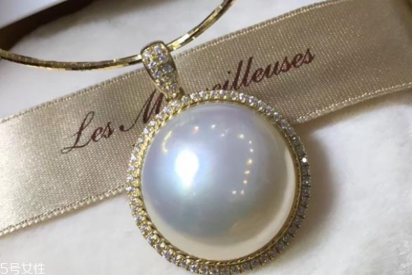 如何分辨真假馬貝珍珠 從這幾點(diǎn)著手 如何分辨真假馬貝珍珠 從這幾點(diǎn)著手