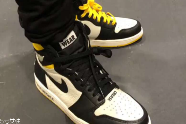 aj1黑黃腳趾多少錢(qián) 絕對(duì)大熱的黃腳趾