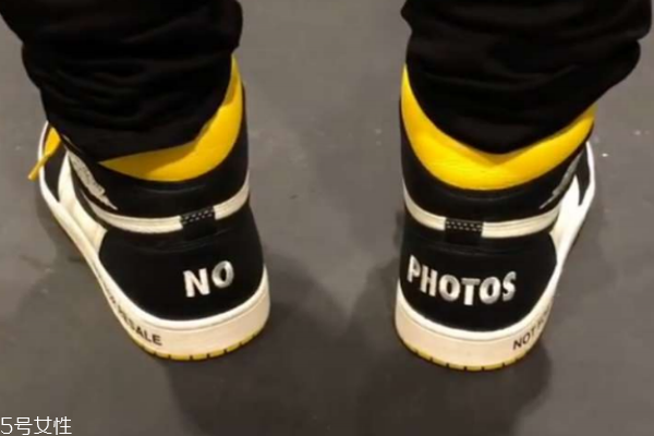 aj1黑黃腳趾多少錢(qián) 絕對(duì)大熱的黃腳趾