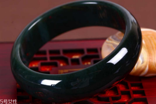 墨玉手鐲怎么看好壞 教你學(xué)會鑒別