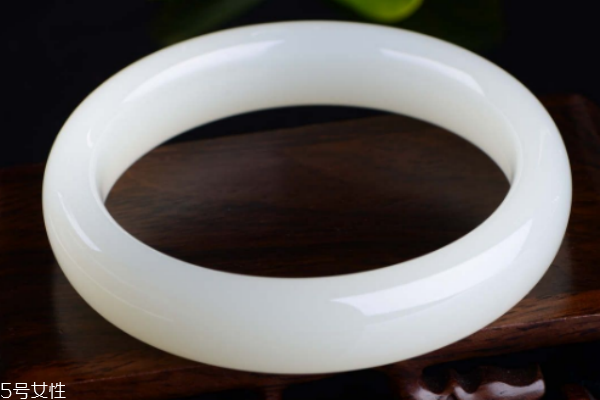 阿富汗玉和和田玉的區(qū)別 要學會辨認