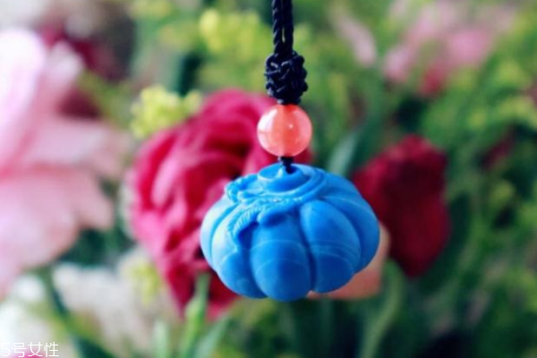 青金石可以沾水嗎 有一定影響 青金石可以沾水嗎 有一定影響