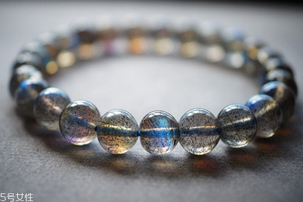 拉長(zhǎng)石和月光石的區(qū)別 要學(xué)會(huì)區(qū)分 拉長(zhǎng)石和月光石的區(qū)別 要學(xué)會(huì)區(qū)分