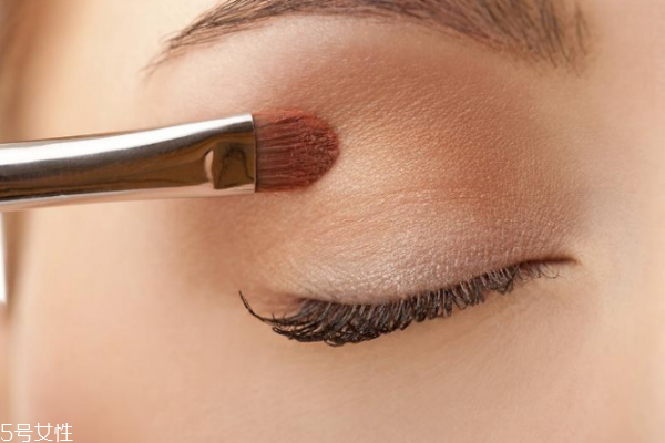 怎么挑選眼影刷 3個(gè)維度挑對眼影刷