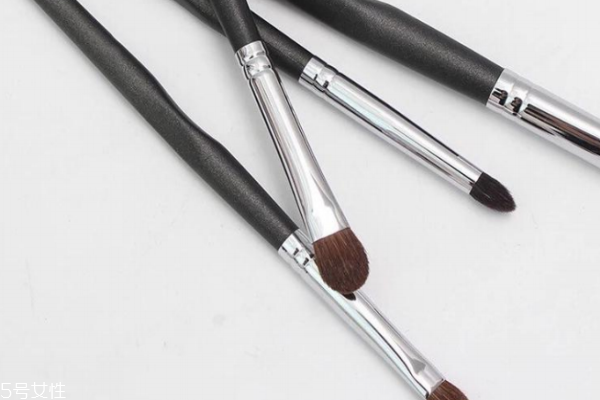 怎么挑選眼影刷 3個(gè)維度挑對眼影刷