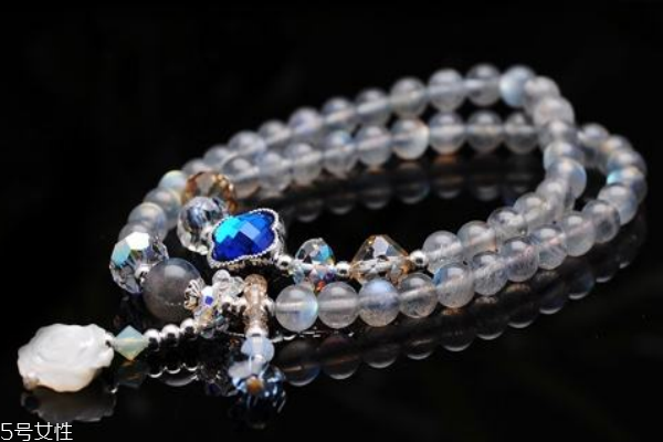 月光石的功效與作用 安撫情緒效果佳 月光石的功效與作用 安撫情緒效果佳