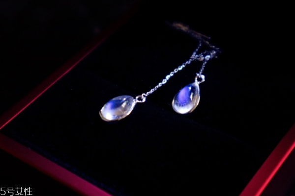 怎么鑒別月光石真假 注意這幾點(diǎn) 怎么鑒別月光石真假 注意這幾點(diǎn)