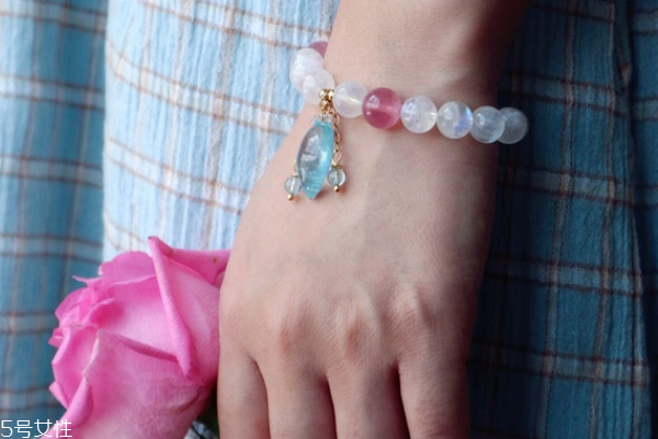 怎么鑒別月光石真假 注意這幾點(diǎn) 怎么鑒別月光石真假 注意這幾點(diǎn)