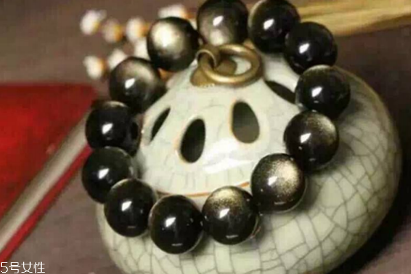 金曜石可以戴著睡覺嗎 取下比較好 金曜石可以戴著睡覺嗎 取下比較好