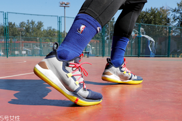 耐克kobe ad ep2018實戰(zhàn)測評 科比生日戰(zhàn)靴 耐克kobe ad ep2018實戰(zhàn)測評 科比生日戰(zhàn)靴