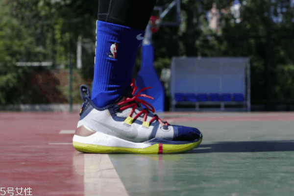 耐克kobe ad ep2018實戰(zhàn)測評 科比生日戰(zhàn)靴 耐克kobe ad ep2018實戰(zhàn)測評 科比生日戰(zhàn)靴