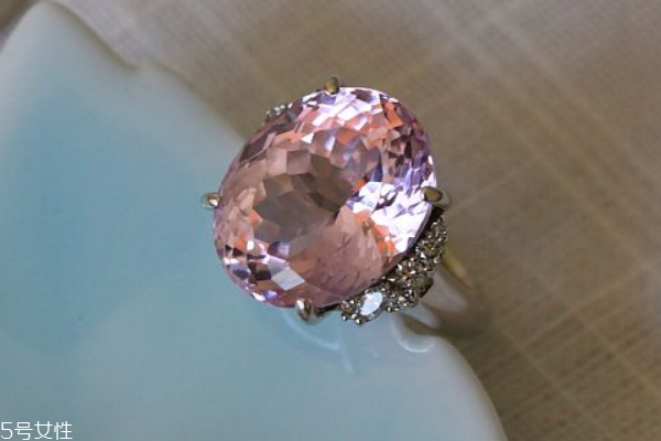 紫鋰輝石多少錢一克拉 寶石凈度很重要 紫鋰輝石多少錢一克拉 寶石凈度很重要