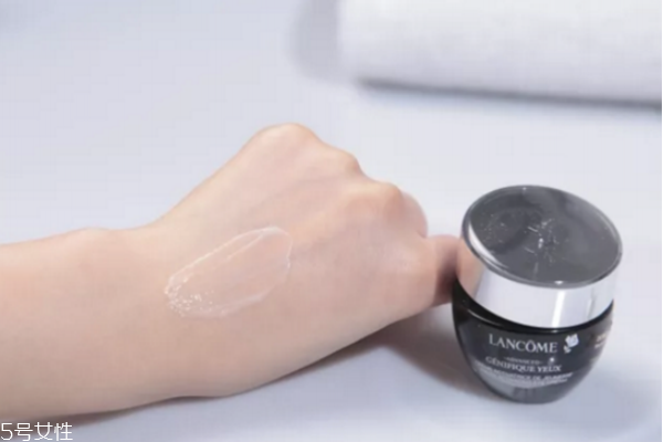 科顏氏眼霜和蘭蔻眼霜哪個好 兩款眼霜一決高下 科顏氏眼霜和蘭蔻眼霜哪個好 兩款眼霜一決高下