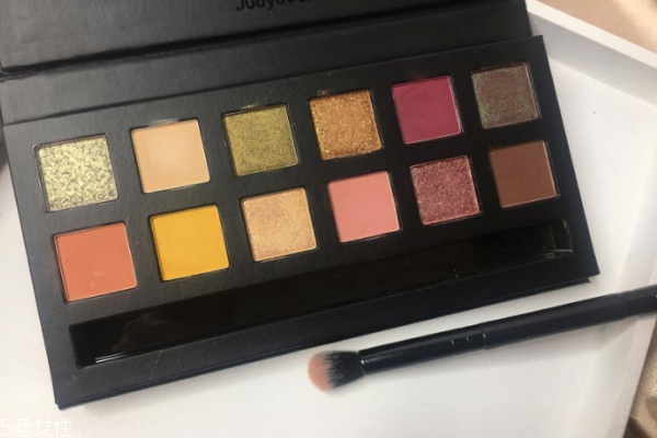 橘朵眼影到底怎么樣 眼影盤(pán)只能打三分