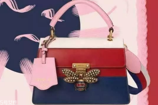 gucci蜜蜂包怎么打開 輕輕一按就行了 gucci蜜蜂包怎么打開 輕輕一按就行了