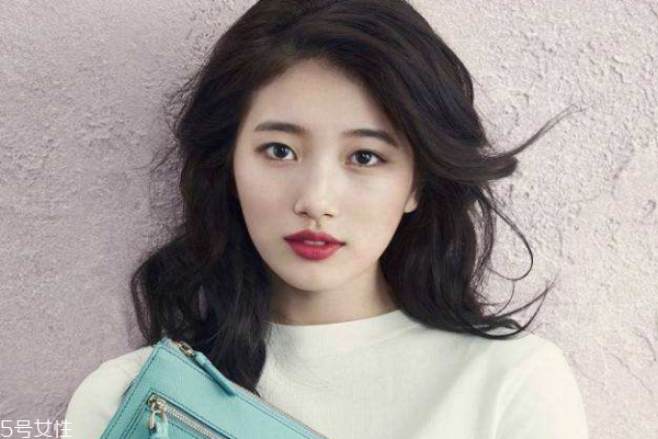 經(jīng)?；瘖y怎么護膚 這三點不能偷懶