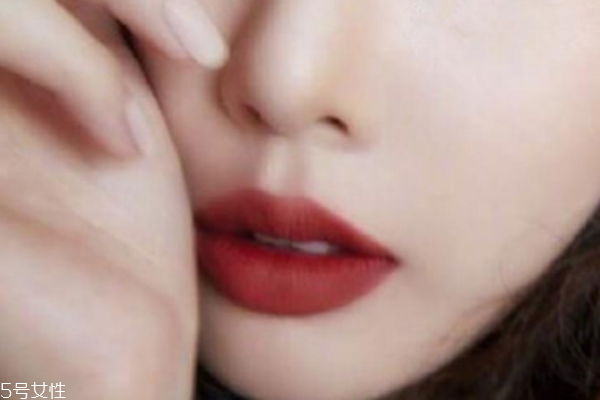 mac2018秋季口紅全試色 泫雅同款devoted to chili試色 mac2018秋季口紅全試色 泫雅同款devoted to chili試色