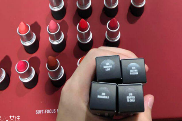 mac2018秋季口紅全試色 泫雅同款devoted to chili試色 mac2018秋季口紅全試色 泫雅同款devoted to chili試色
