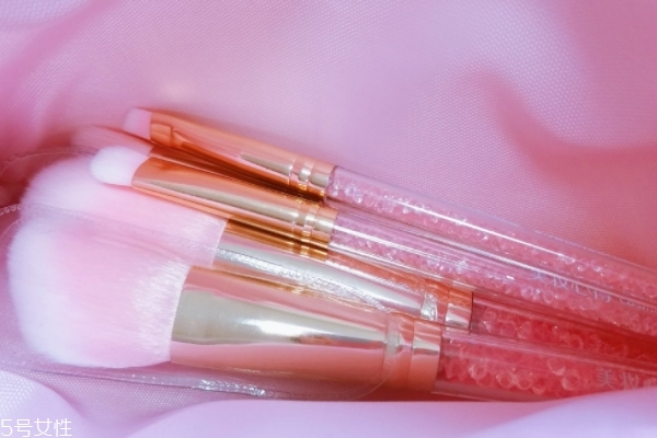 少女心的化妝刷推薦 美膩的小姐姐都該來一套 少女心的化妝刷推薦 美膩的小姐姐都該來一套