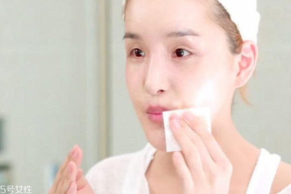 口紅上嘴后變色怎么回事 pick四個(gè)解決之道