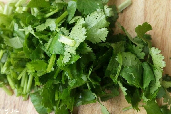 香菜會(huì)殺精嗎 沒(méi)有真實(shí)依據(jù) 香菜會(huì)殺精嗎 沒(méi)有真實(shí)依據(jù)