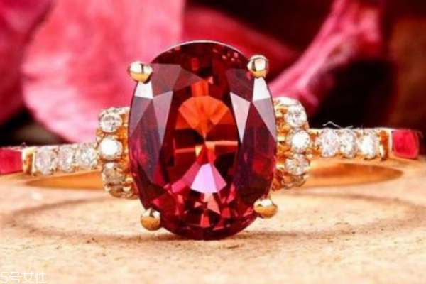 紅碧璽多少錢(qián)一克 大多百元起步