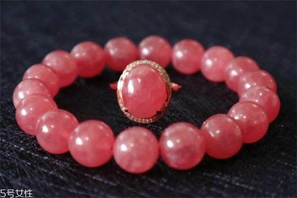 紅紋石適合什么人佩戴 對壓抑人群幫助大 紅紋石適合什么人佩戴 對壓抑人群幫助大