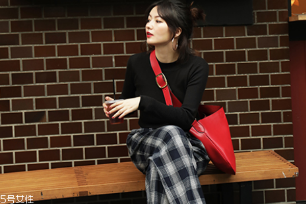 皮包可以曬嗎 可能會(huì)變硬 皮包可以曬嗎 可能會(huì)變硬