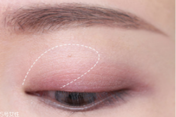 如何畫(huà)柔和眼妝 超自然妝容步驟教程