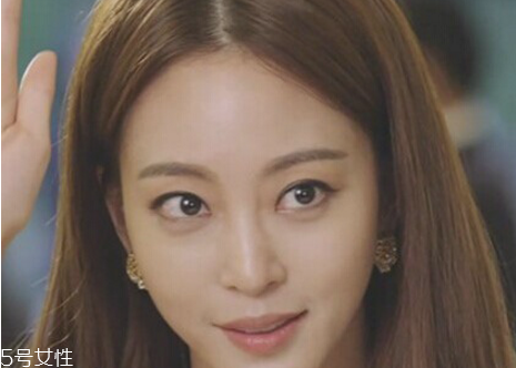 如何畫(huà)柔和眼妝 超自然妝容步驟教程