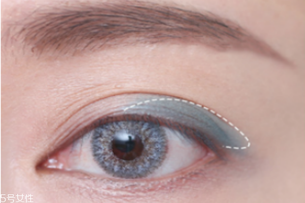 灰綠色系眼妝的畫(huà)法 龐克風(fēng)小煙熏眼妝 灰綠色系眼妝的畫(huà)法 龐克風(fēng)小煙熏眼妝