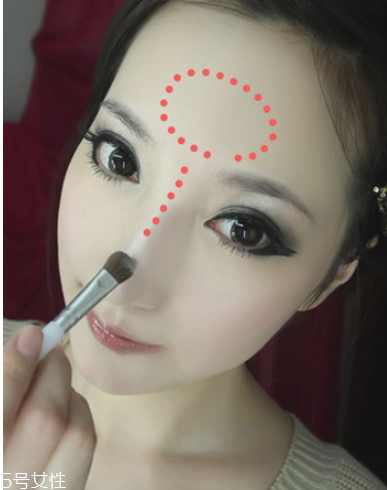 灰綠色系眼妝的畫(huà)法 龐克風(fēng)小煙熏眼妝 灰綠色系眼妝的畫(huà)法 龐克風(fēng)小煙熏眼妝