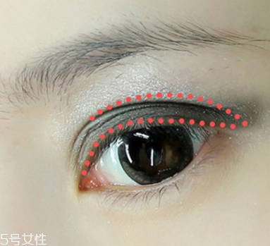 灰綠色系眼妝的畫(huà)法 龐克風(fēng)小煙熏眼妝 灰綠色系眼妝的畫(huà)法 龐克風(fēng)小煙熏眼妝