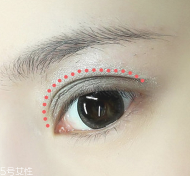 灰綠色系眼妝的畫(huà)法 龐克風(fēng)小煙熏眼妝 灰綠色系眼妝的畫(huà)法 龐克風(fēng)小煙熏眼妝