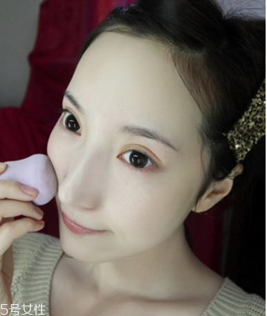 灰綠色系眼妝的畫(huà)法 龐克風(fēng)小煙熏眼妝 灰綠色系眼妝的畫(huà)法 龐克風(fēng)小煙熏眼妝