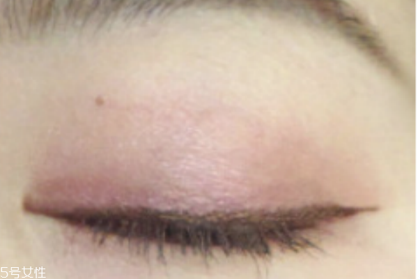 酒紅色眼妝畫法技巧 秋冬必入的酒紅色眼影推薦 酒紅色眼妝畫法技巧 秋冬必入的酒紅色眼影推薦